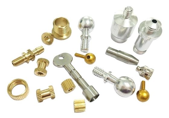 Professionelle CNC-Drehteile aus Aluminium mit Mikrobearbeitungsmöglichkeiten aus Messing