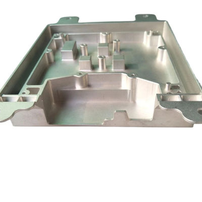 Mikrobearbeitung von Edelstahl- und Messingteilen mit Anodisiertaluminiumlaser